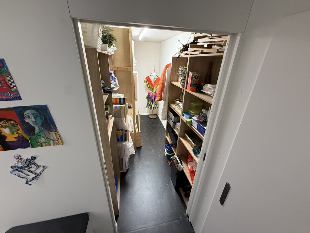 91m² office