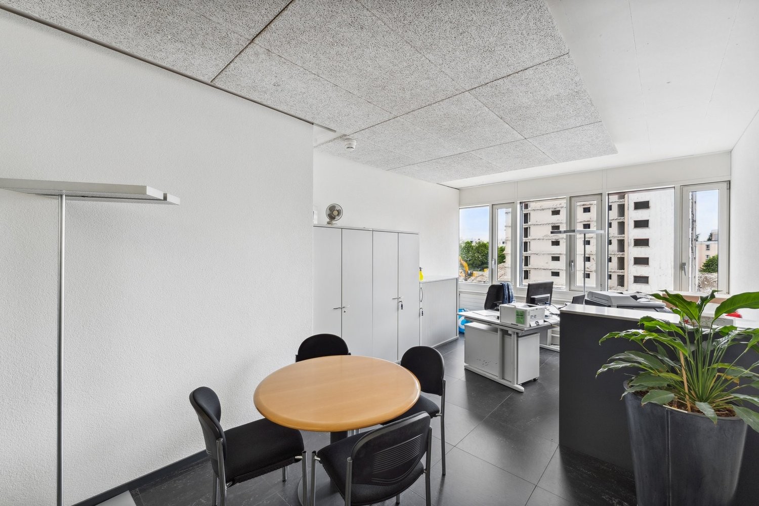 120m² office