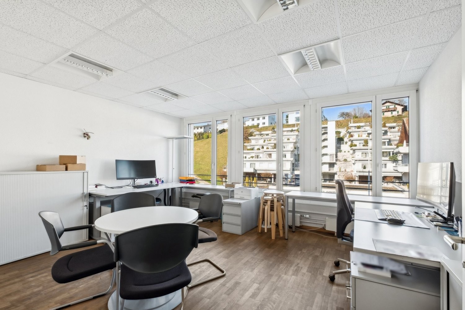 124m² office