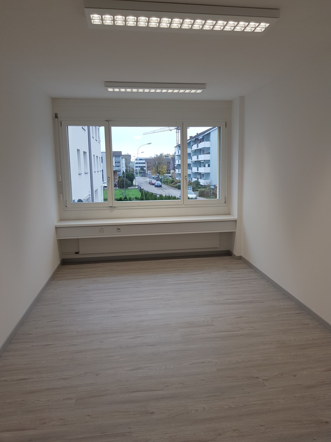 80m² office