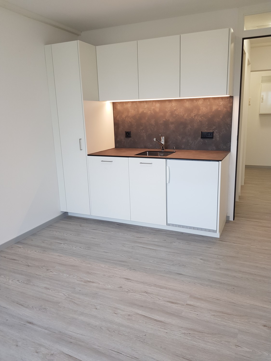 80m² office