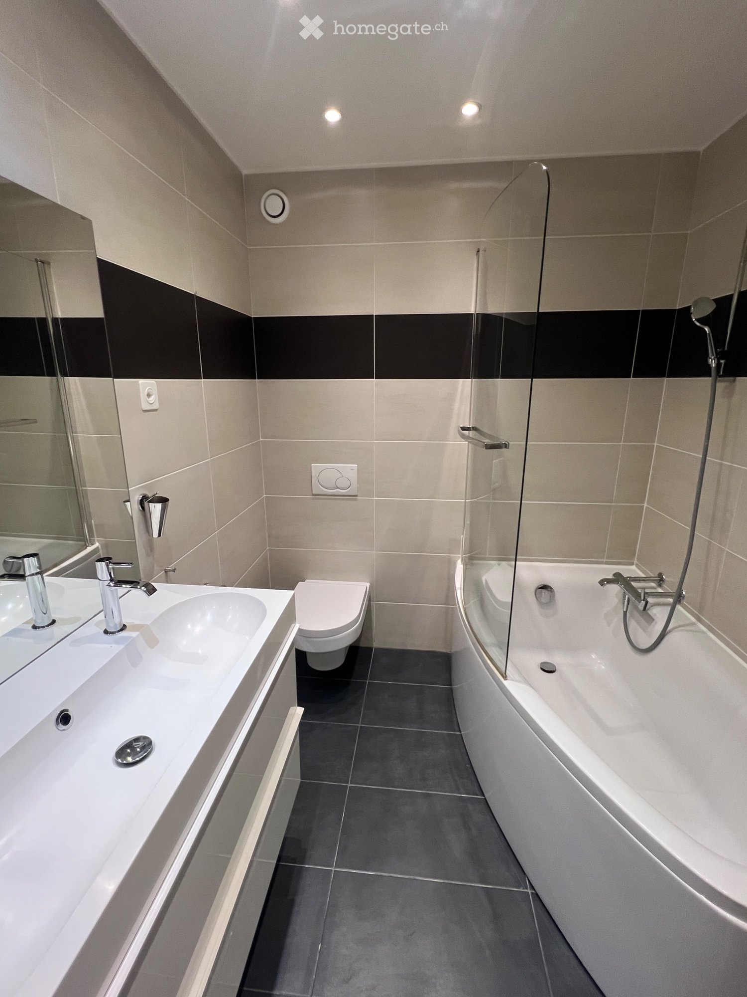 5 rooms apartment