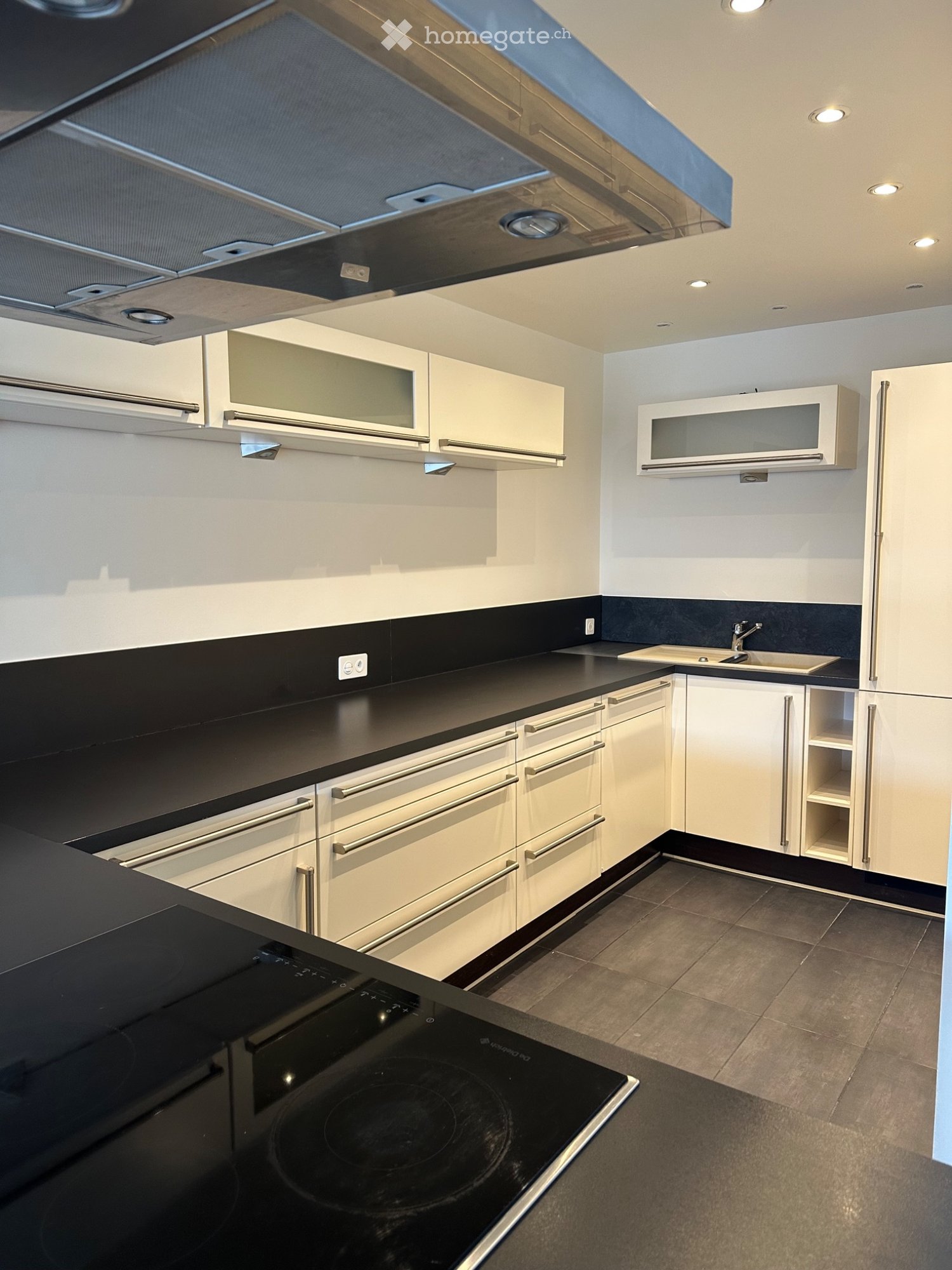 5 rooms apartment