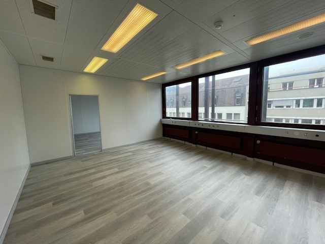 22-809m² office