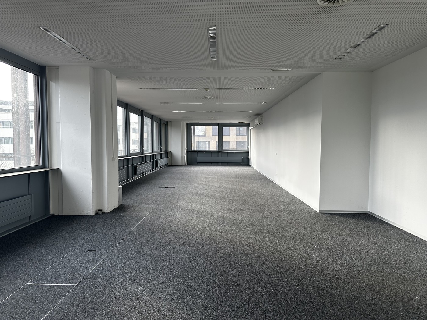 22-809m² office