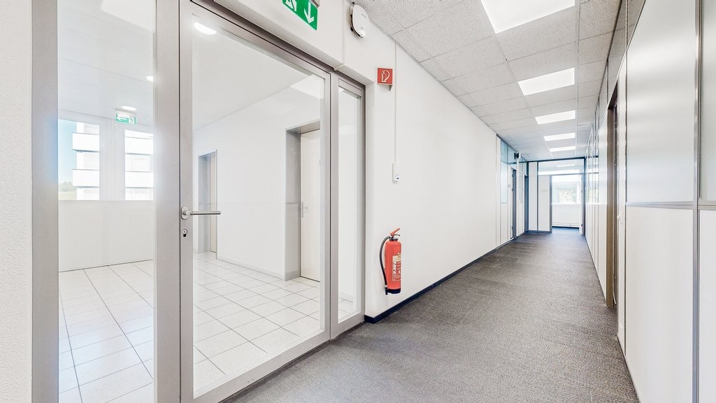 220m² office