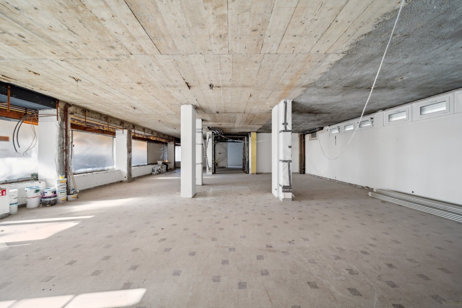 360m² shop