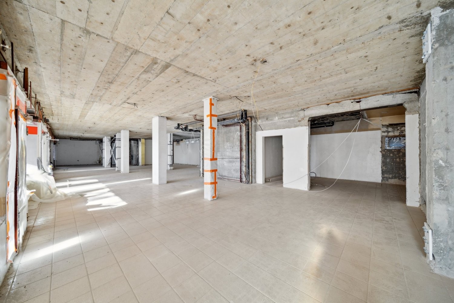 360m² shop