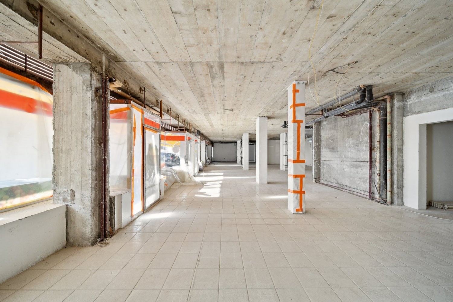 360m² shop