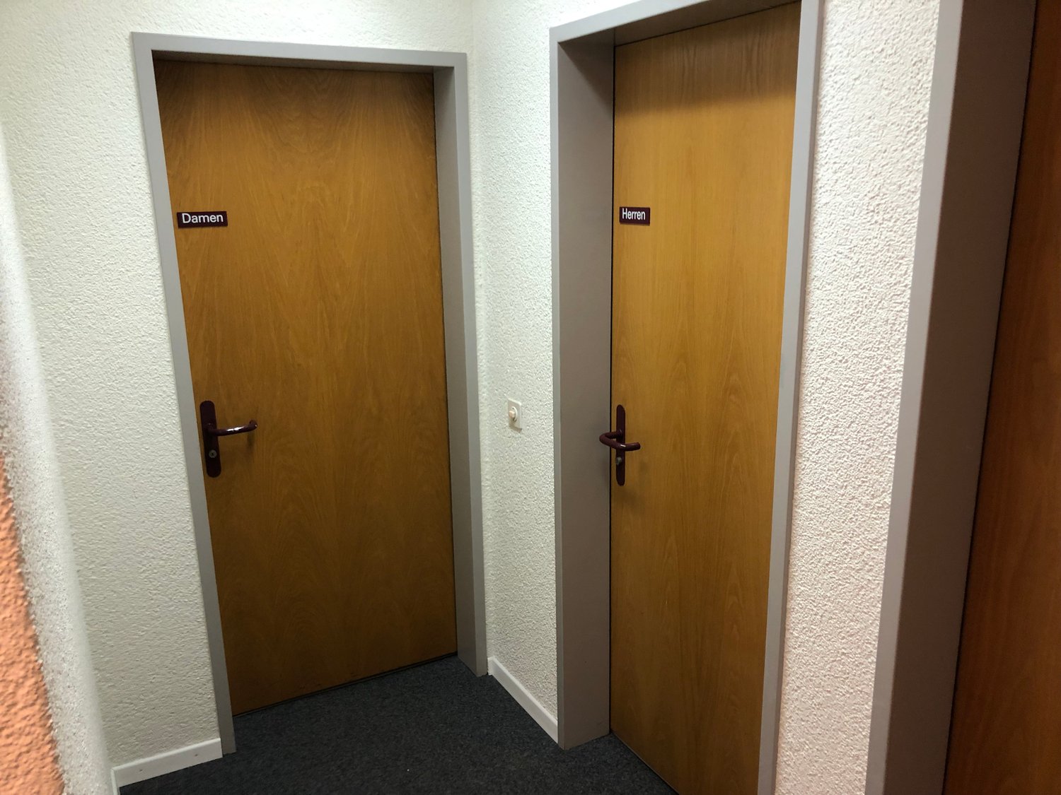 220m² office