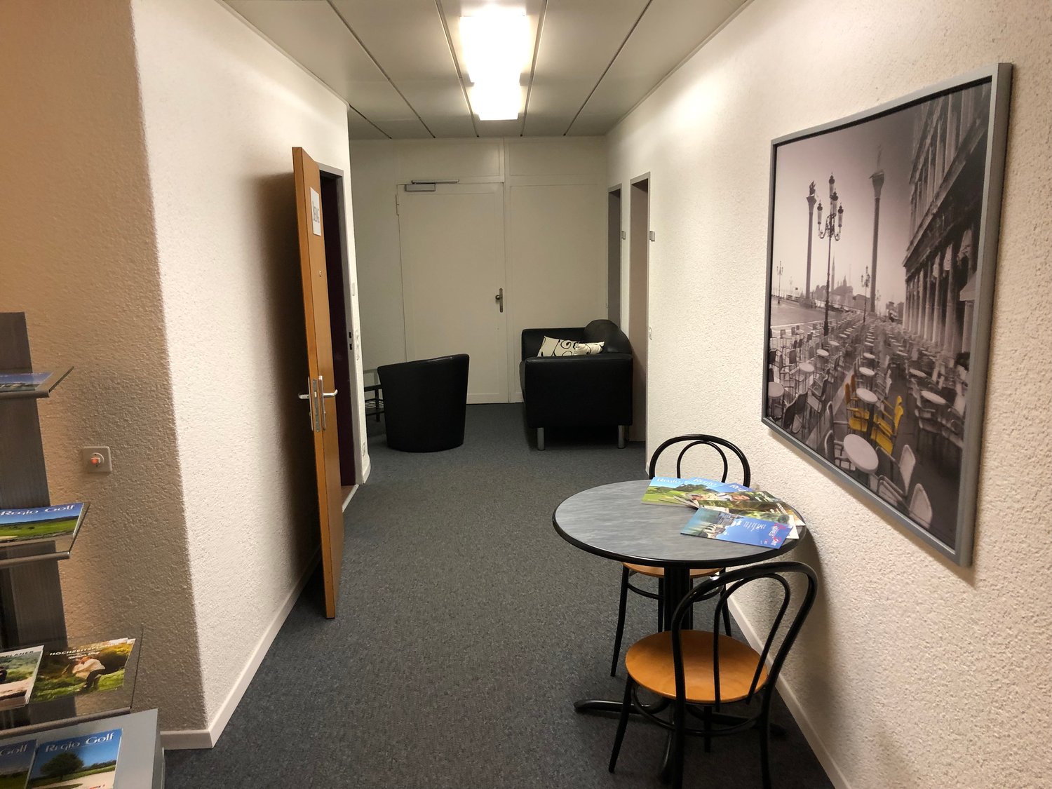 220m² office
