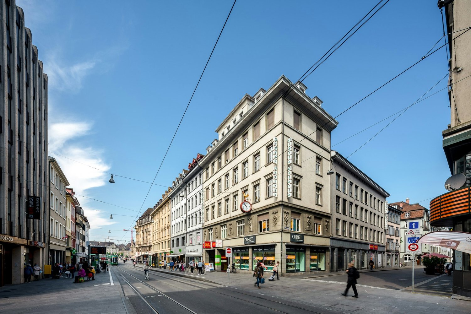 93m² commercial