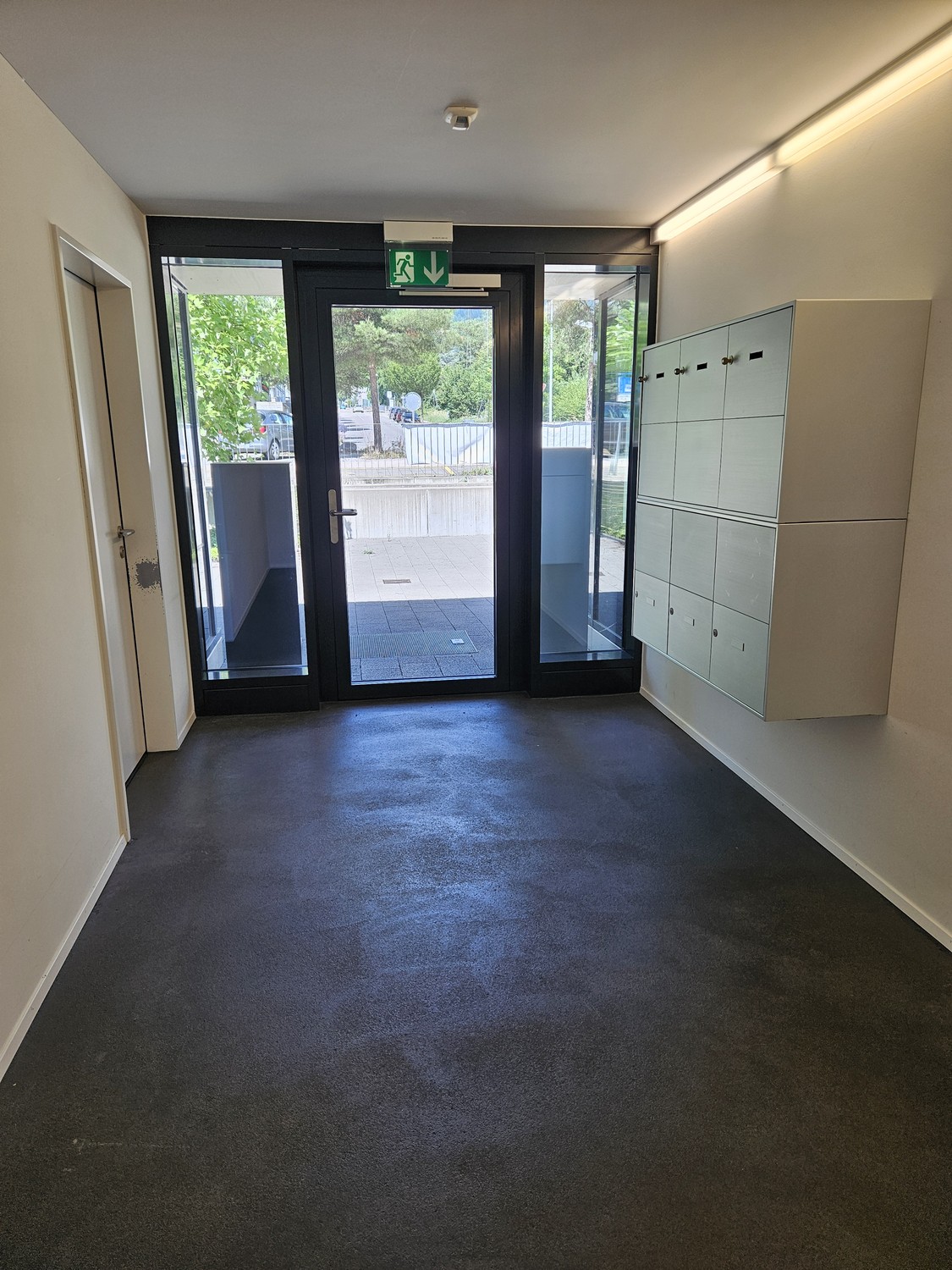 65m² commercial