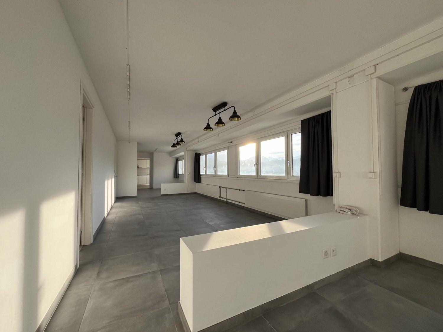 70m² de surface habitable / bâtiment commercial