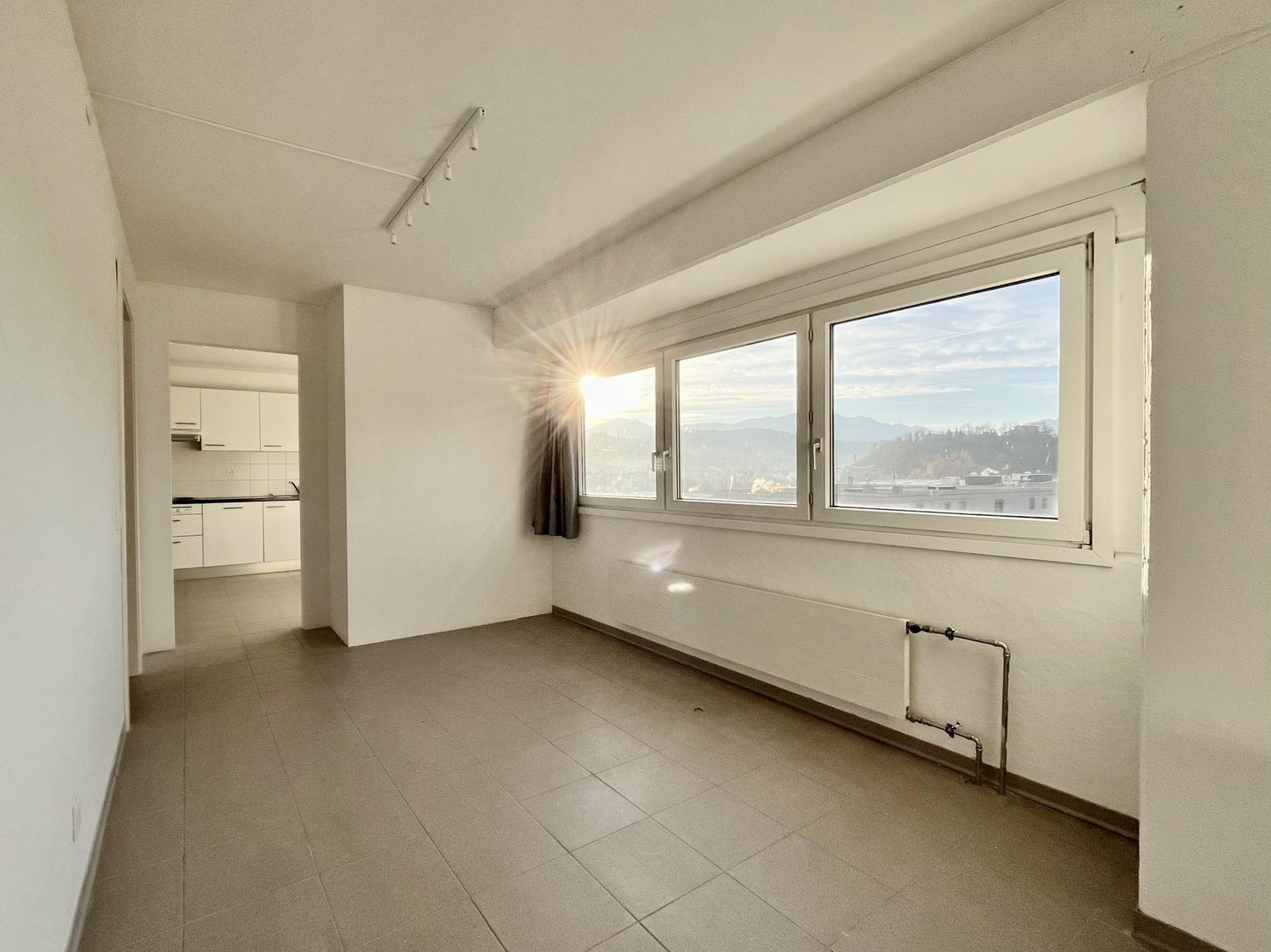 70m² de surface habitable / bâtiment commercial