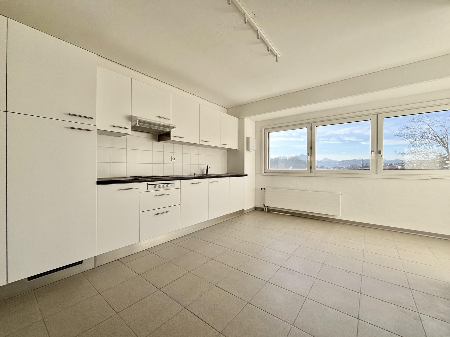 70m² de surface habitable / bâtiment commercial