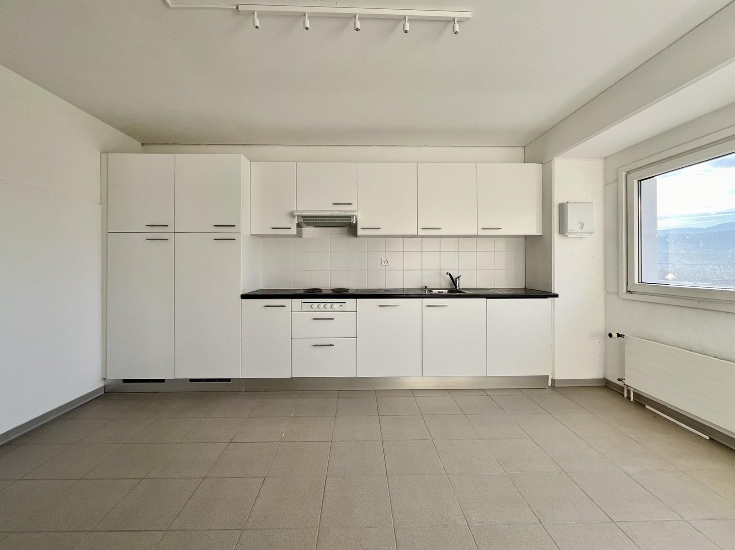 70m² de surface habitable / bâtiment commercial