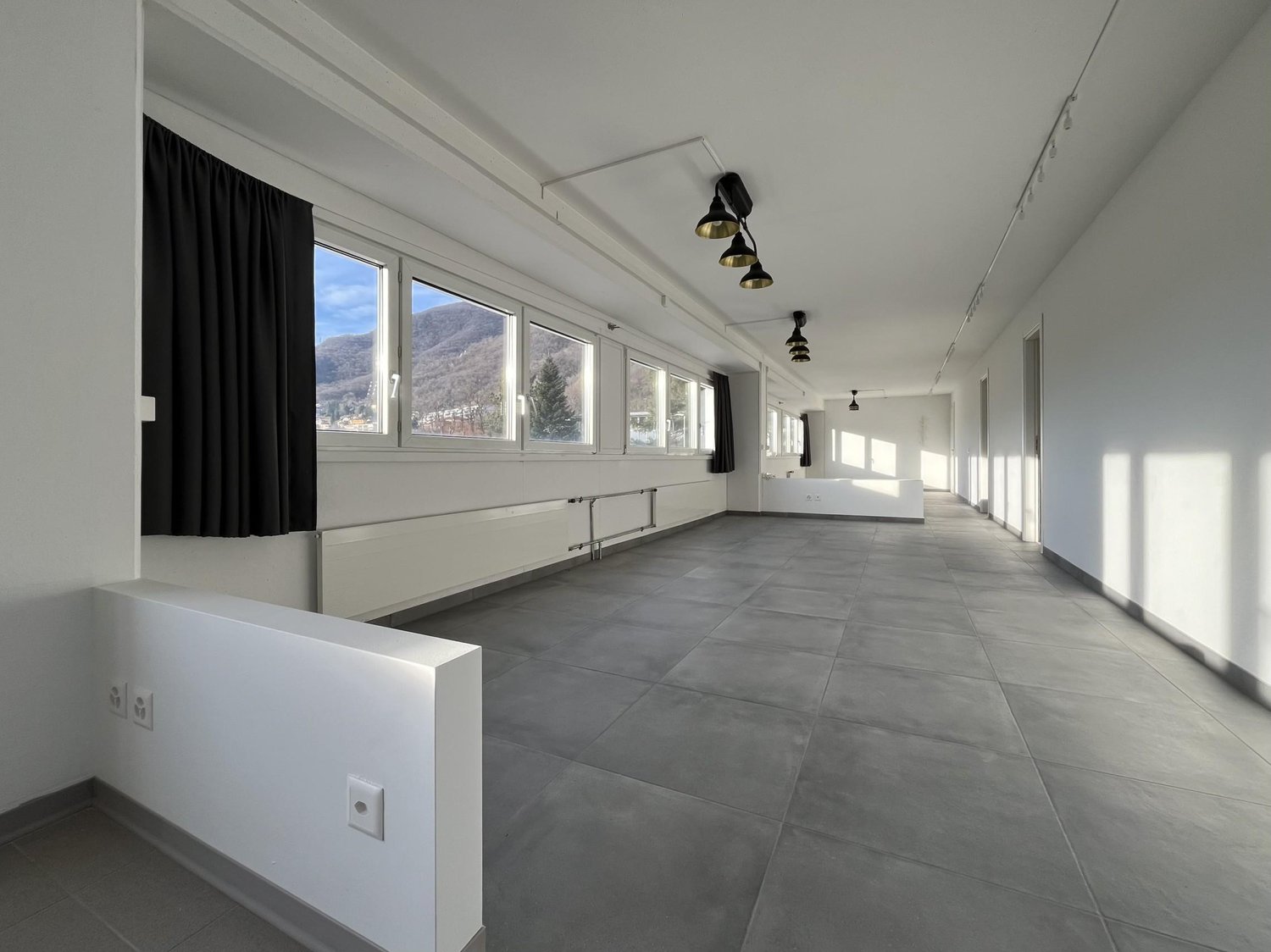 70m² de surface habitable / bâtiment commercial