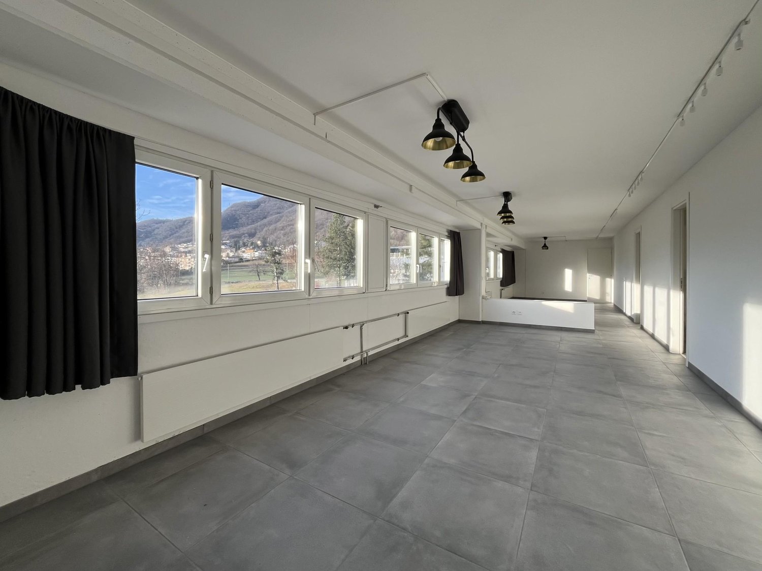 70m² de surface habitable / bâtiment commercial