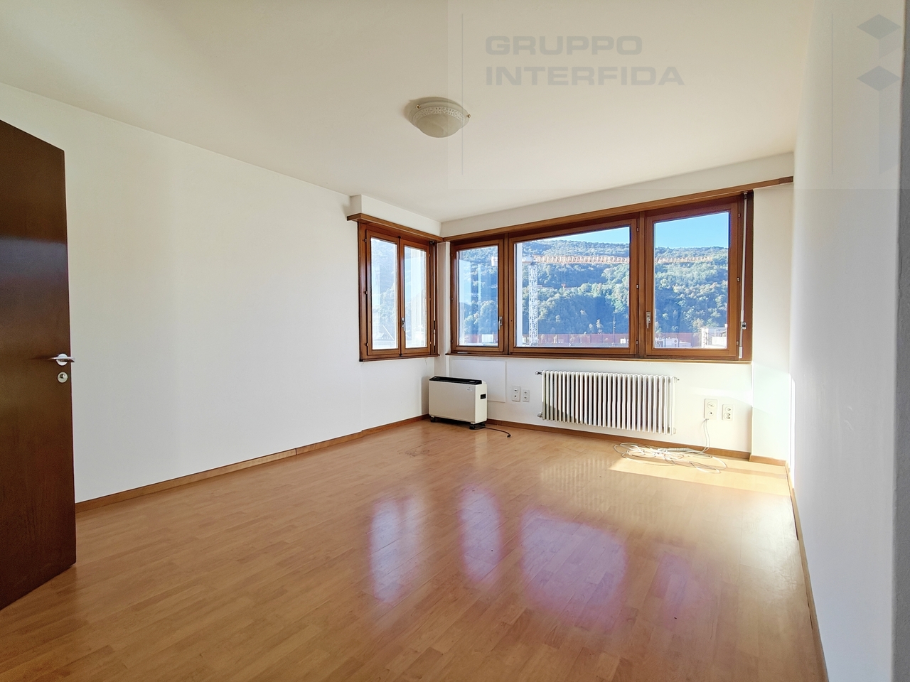 120m² office