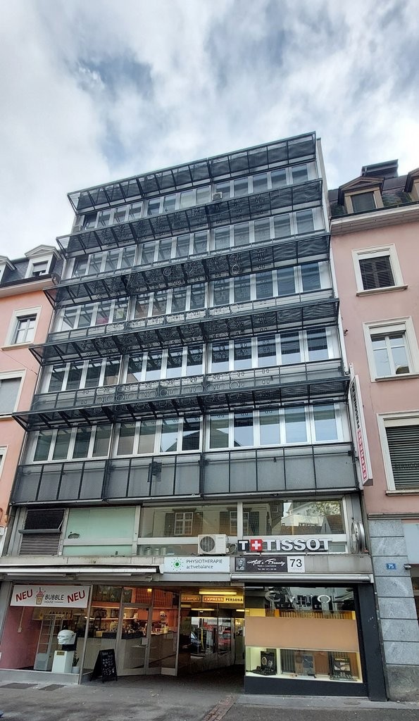 180m² shop