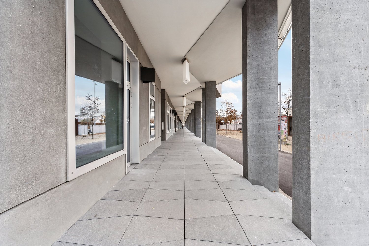 140m² office