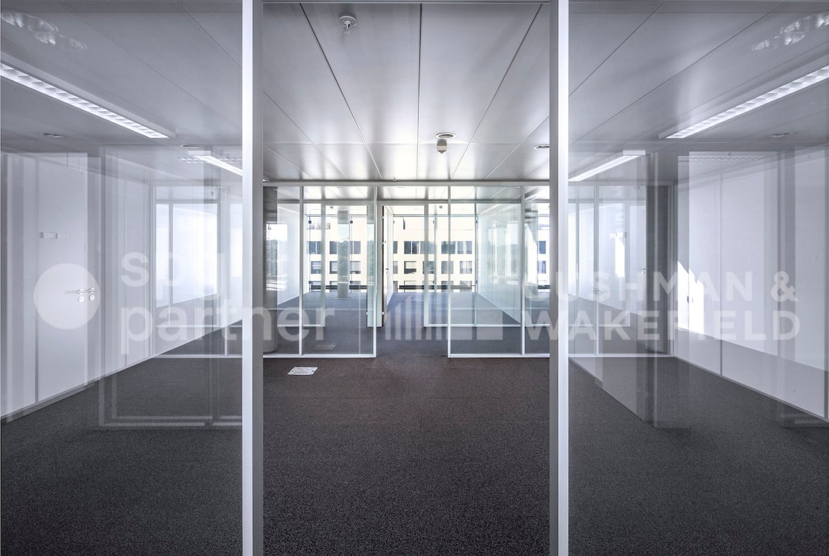 1150m² office