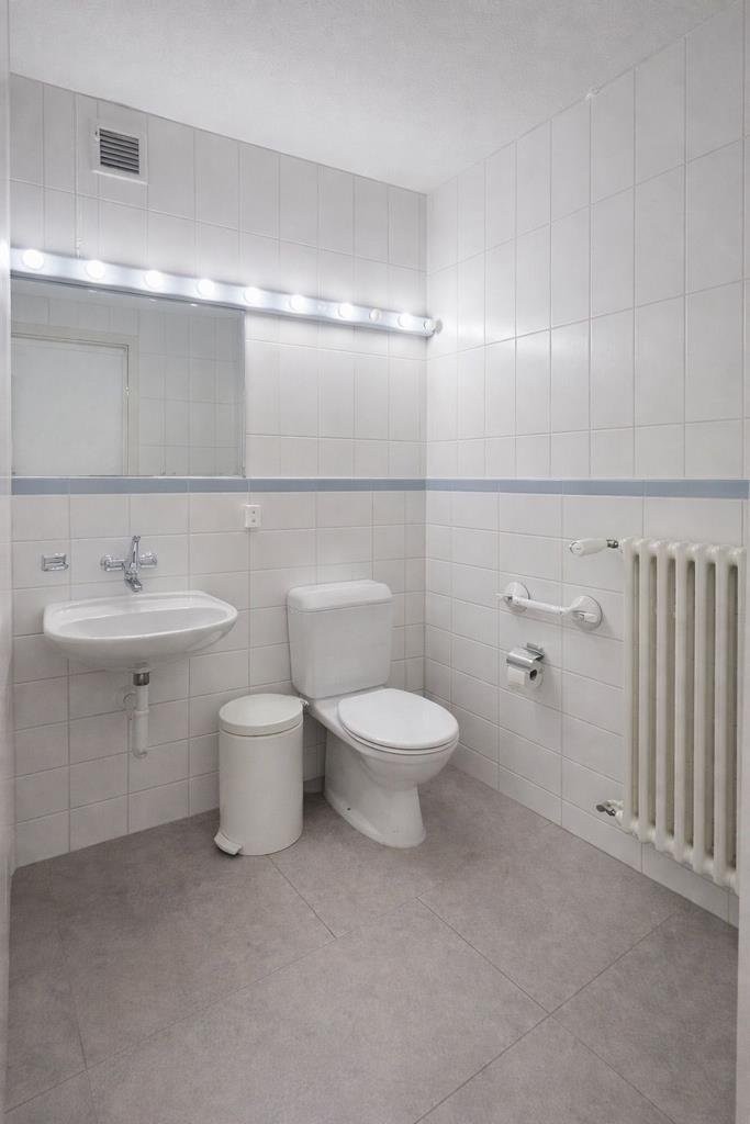 102m² commercial