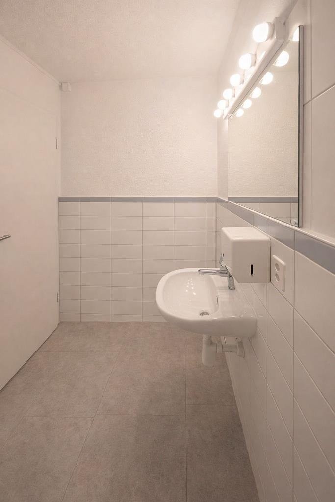 102m² commercial