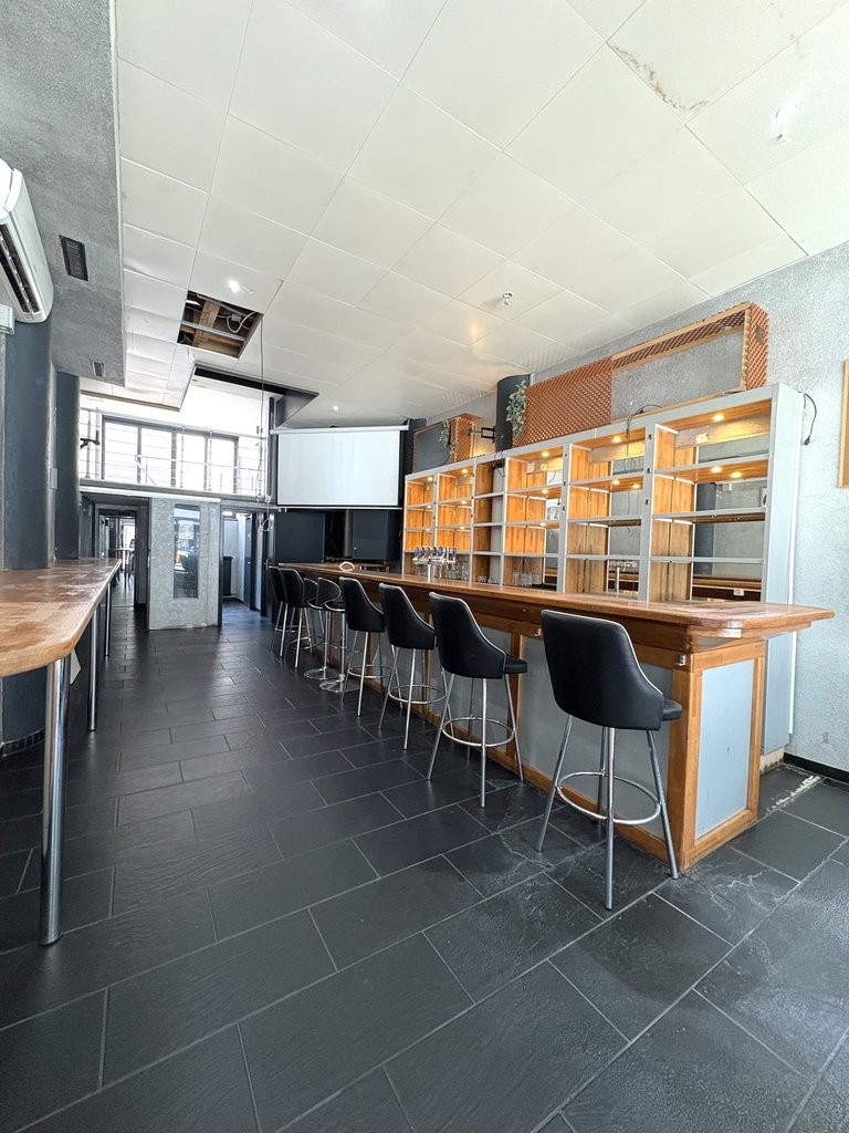 65m² commercial