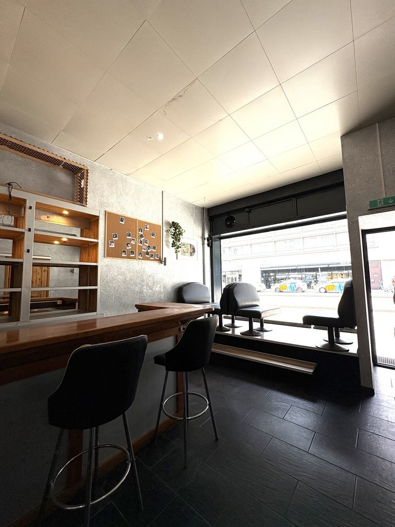 65m² commercial