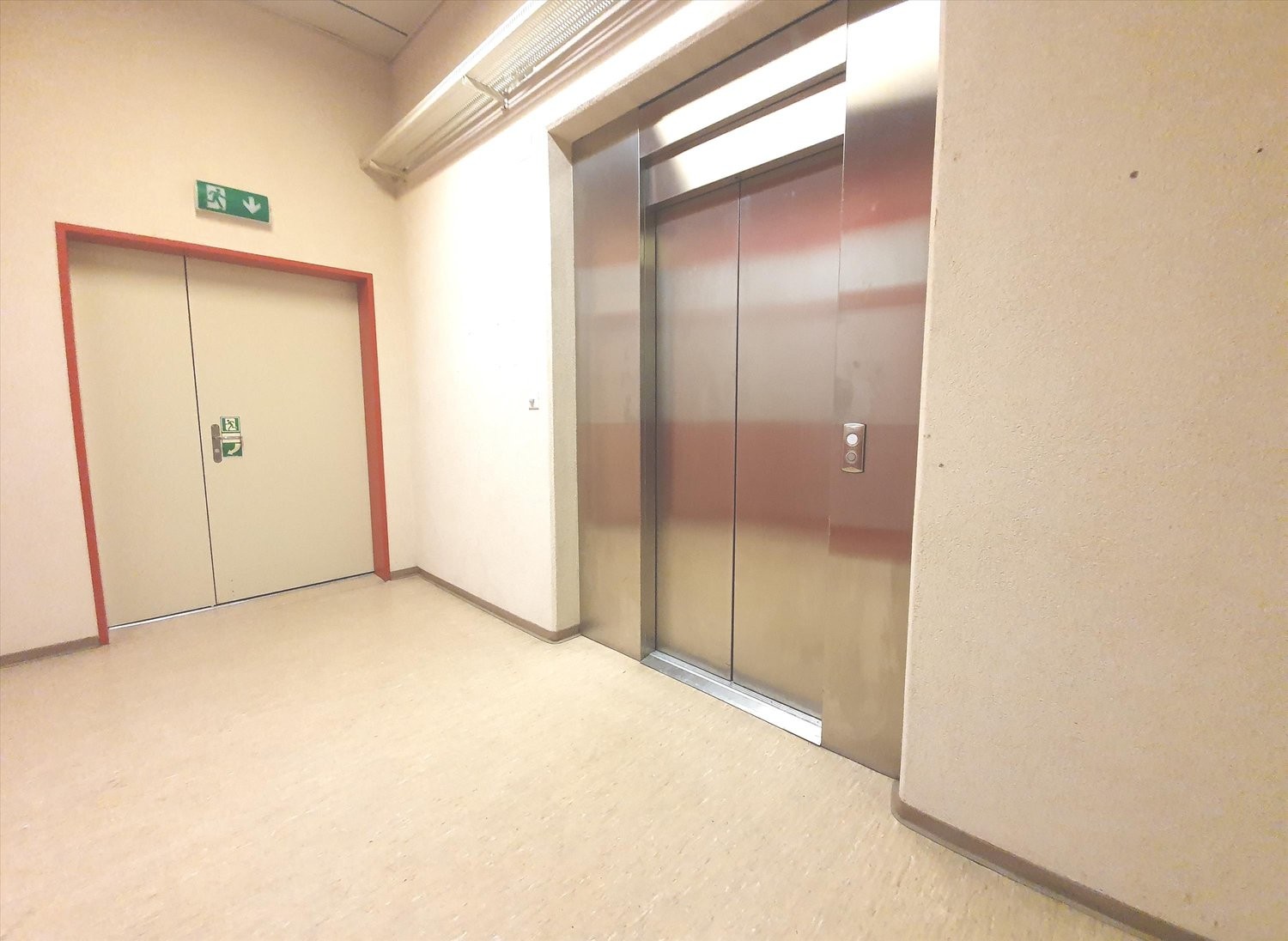 443m² office