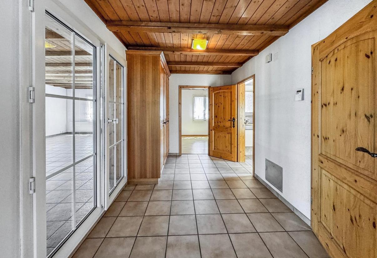 652m² living / commercial building