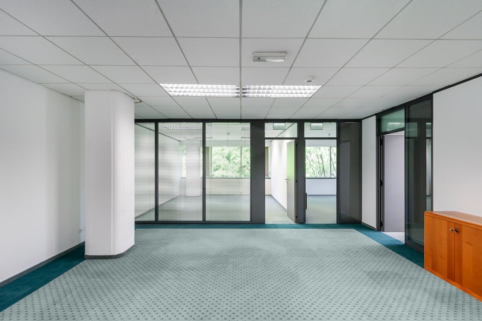 196m² office