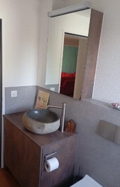 1 room single room