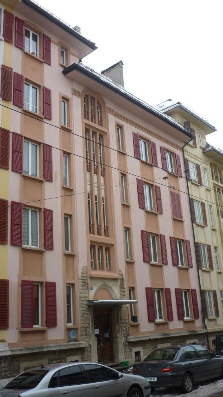 3 ½ Zimmer-Wohnung

Einbauküche, Wohn-Esszimmer, 2 Schlafzimmer, Badezimmer-WC, Flur, Reduit, Balkon. Nebenräume: nach Belieben und kostenlos zur Verfügung.
