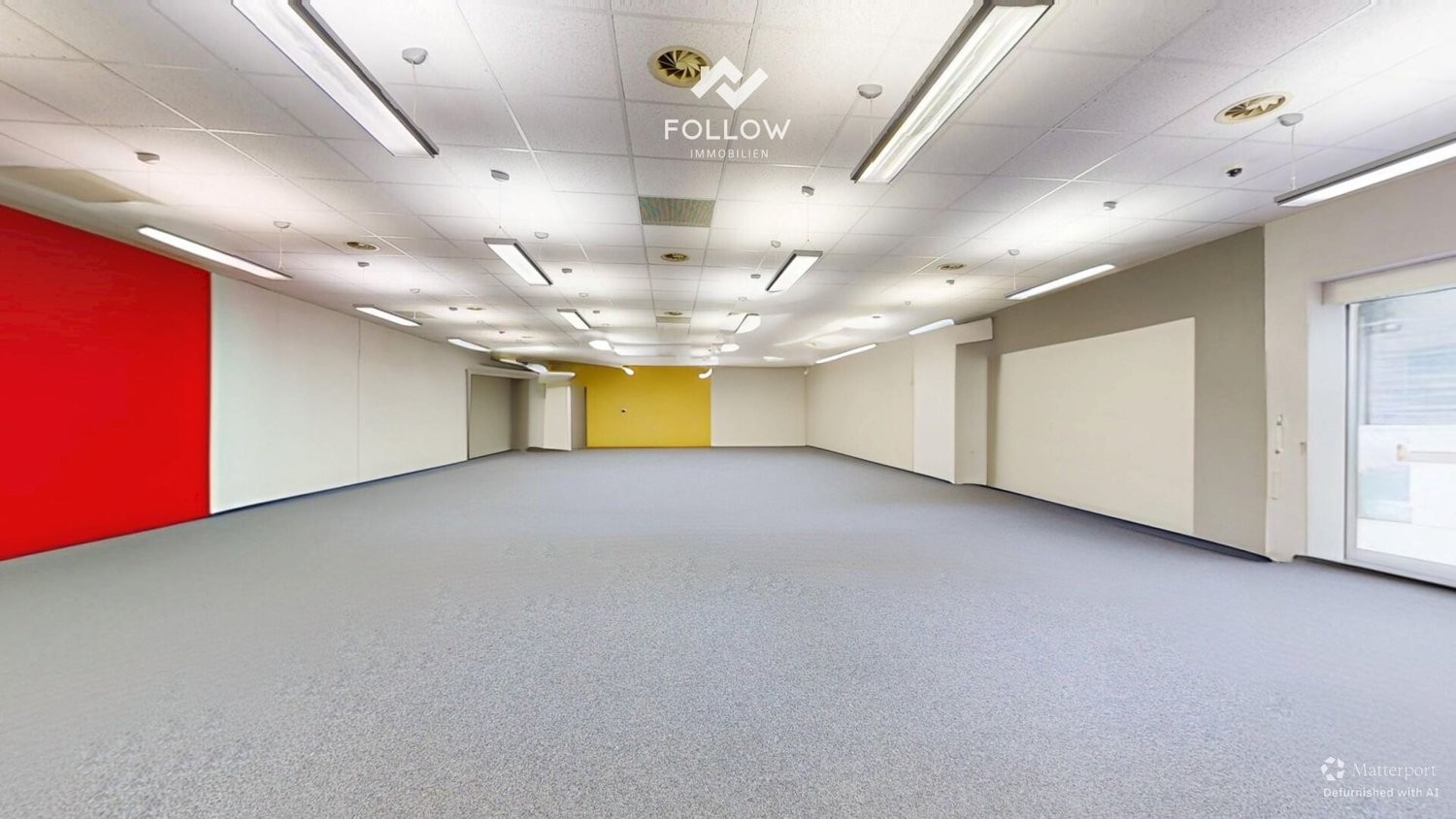 374m² shop