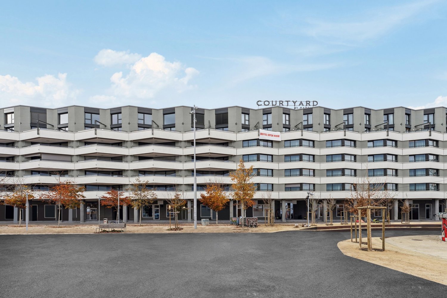 87m² shop