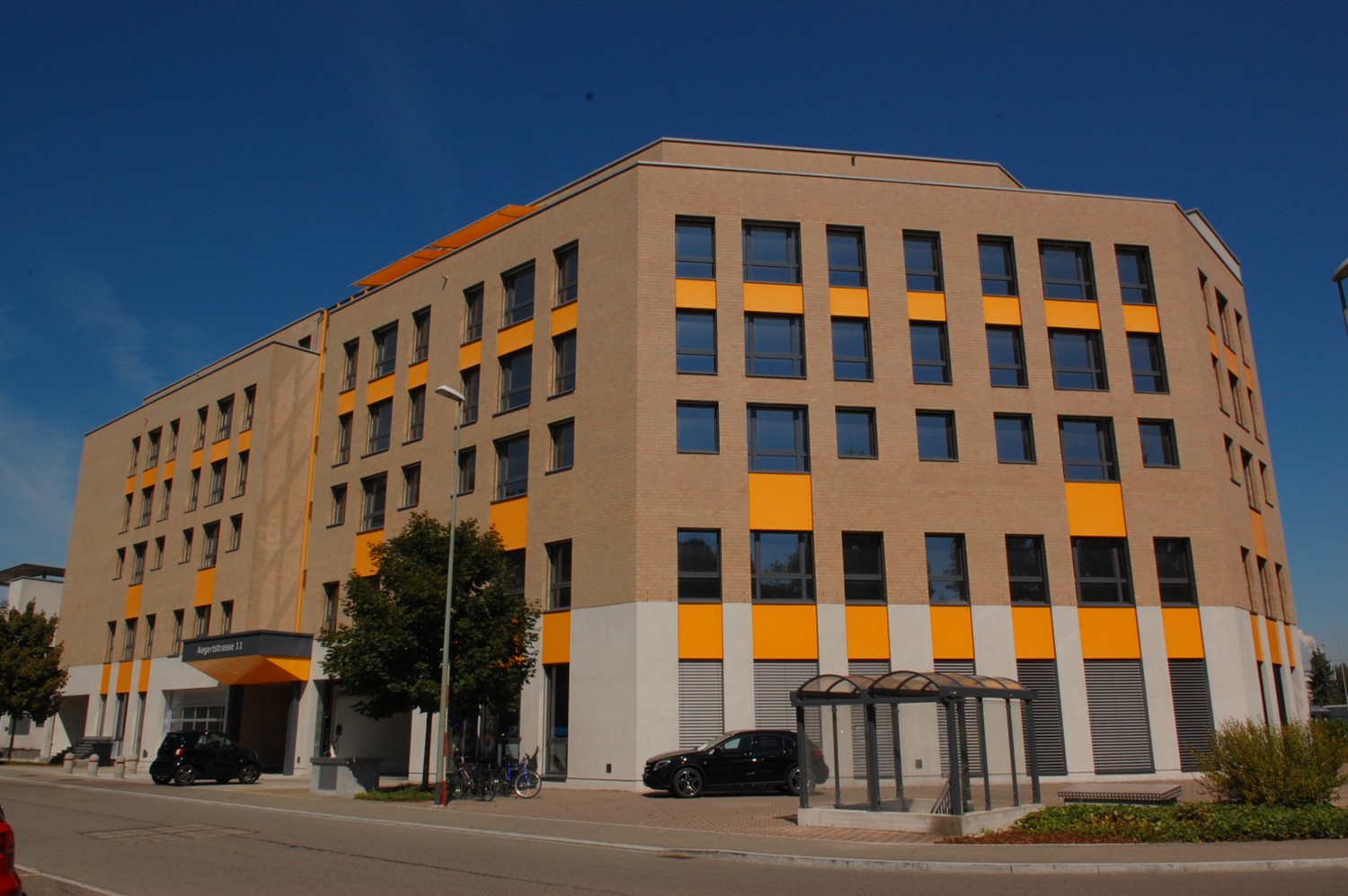 303m² commerciale