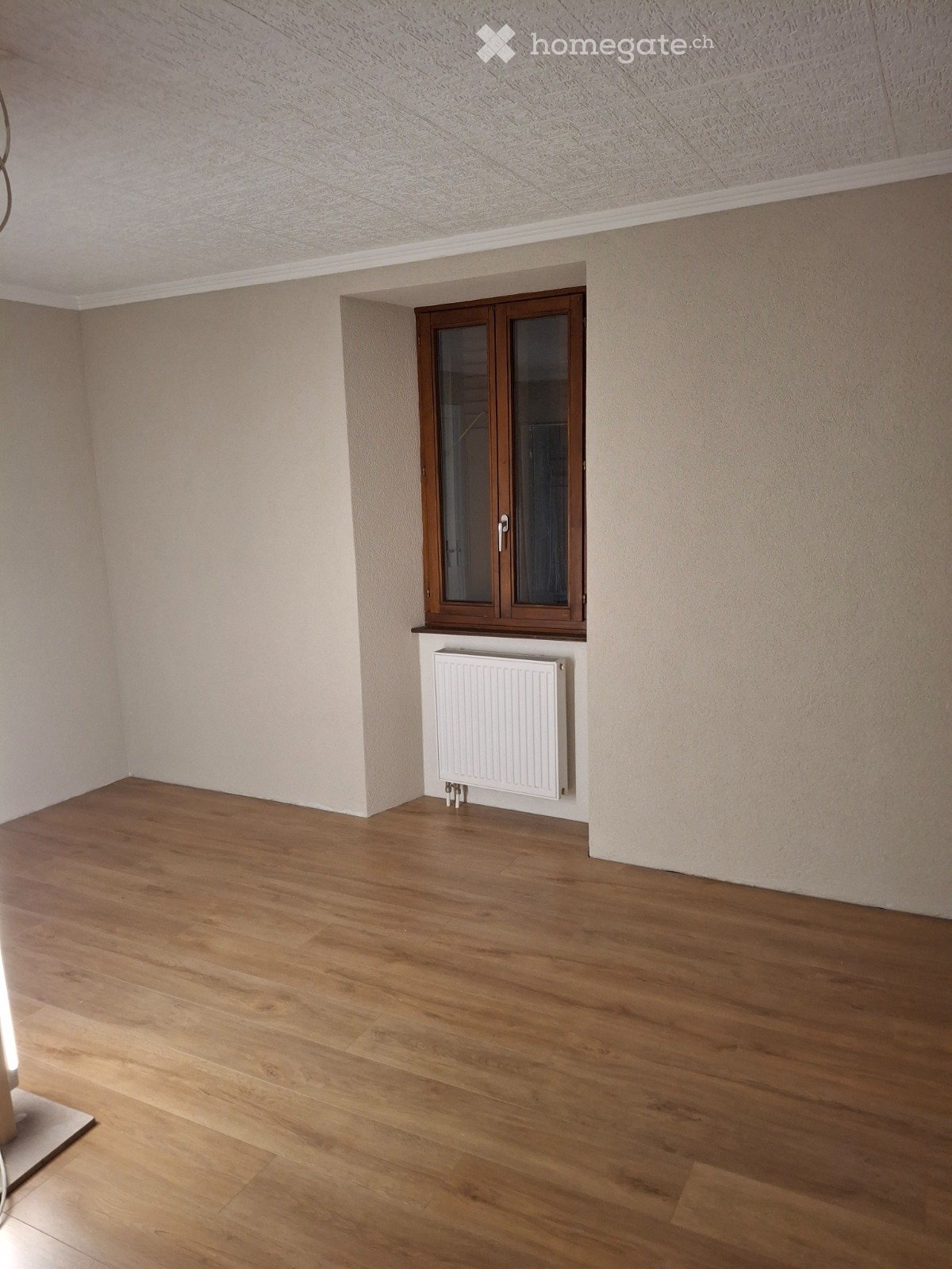 2 ½ Zimmer Wohnung

Erdgeschosswohnung, gut gelegen, 2 Min. zu Fuss vom Stadtzentrum entfernt. Kleines Gebäude, ruhig. Separate Küche.
50 m2, Platz für Waschmaschinen-Turm.
Abstellraum 12 m2, Garten 40 m2.
Keller, Aussenparkplatz (Möglichkeit für einen 2. Parkplatz).

Verfügbar ab 01.09.2026.

Besic
