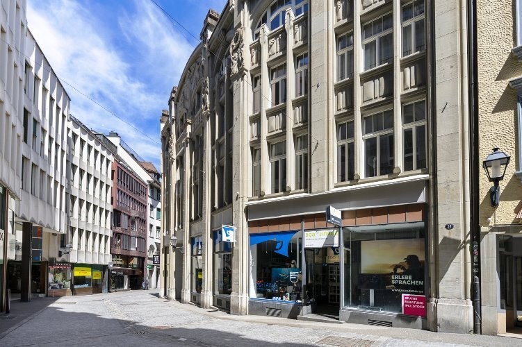 125m² office