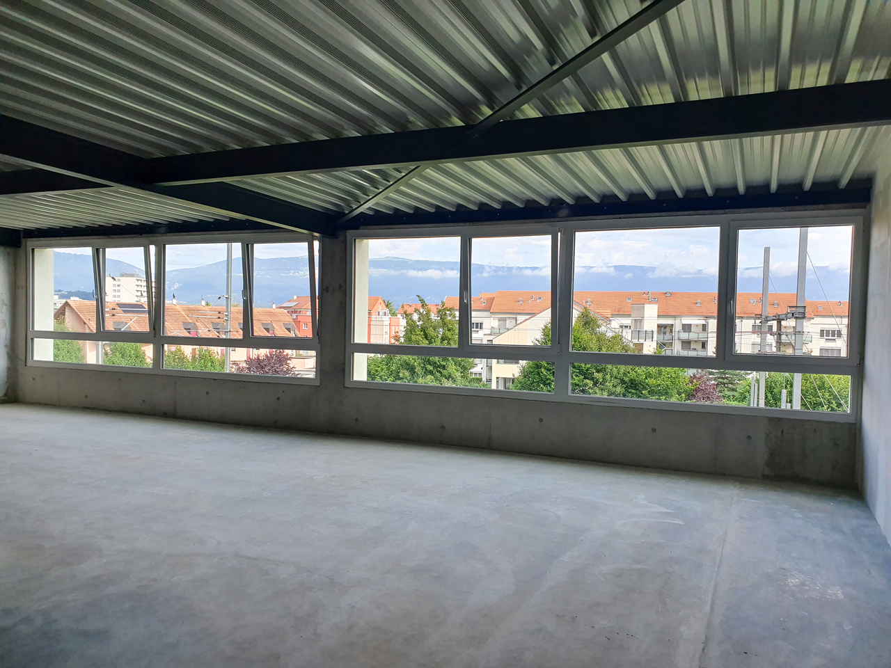 182m² commercial
