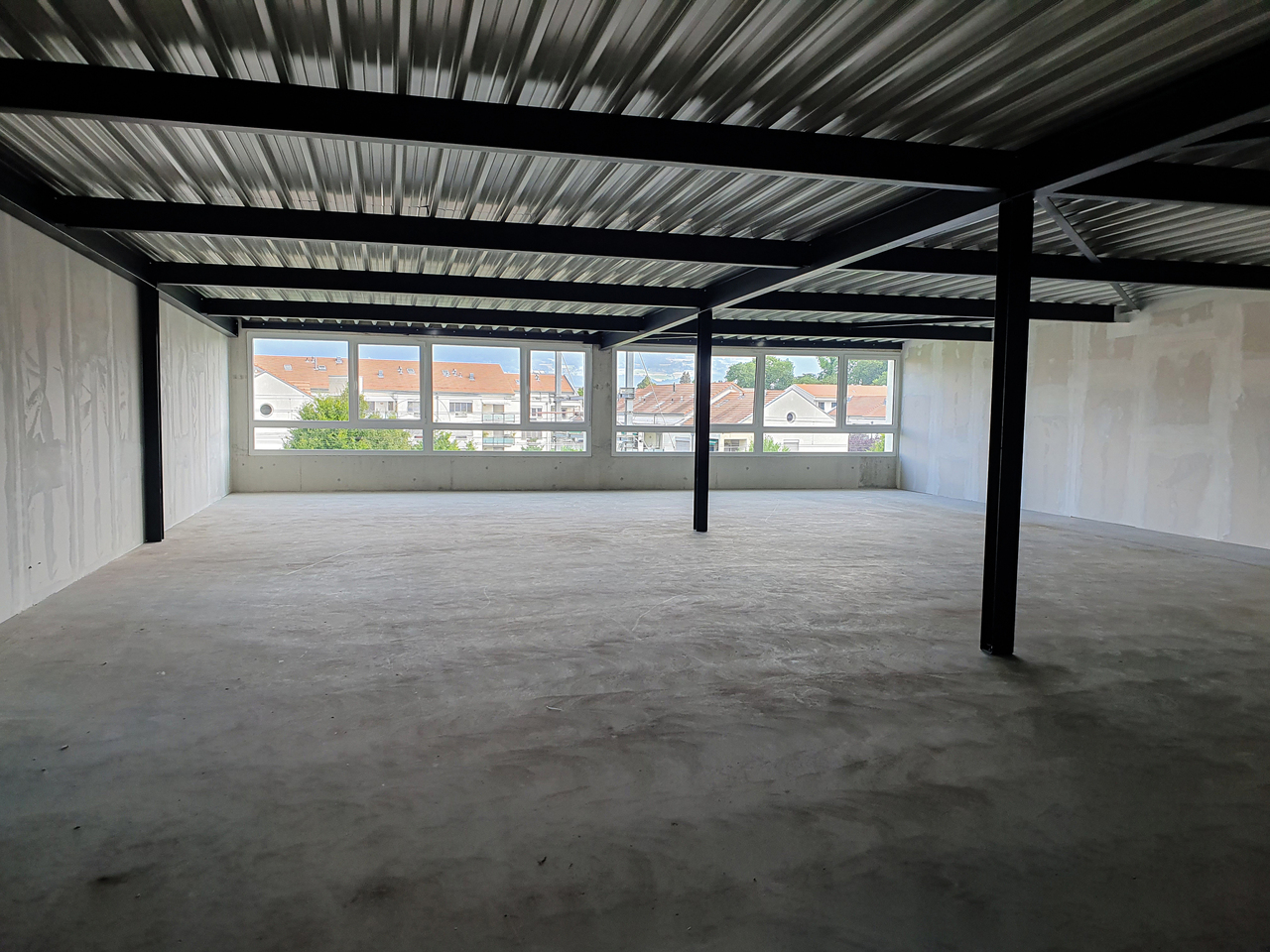 182m² commercial