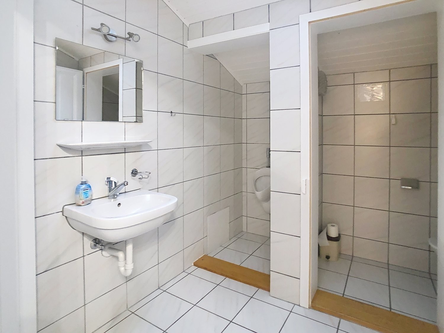 1 room single room