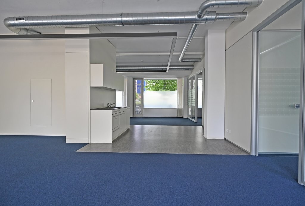 242m² office
