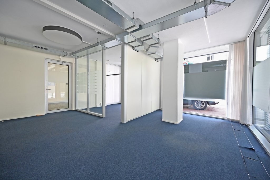 242m² office
