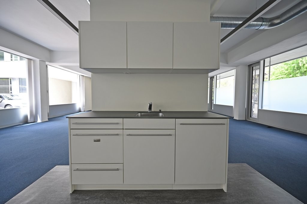 242m² office