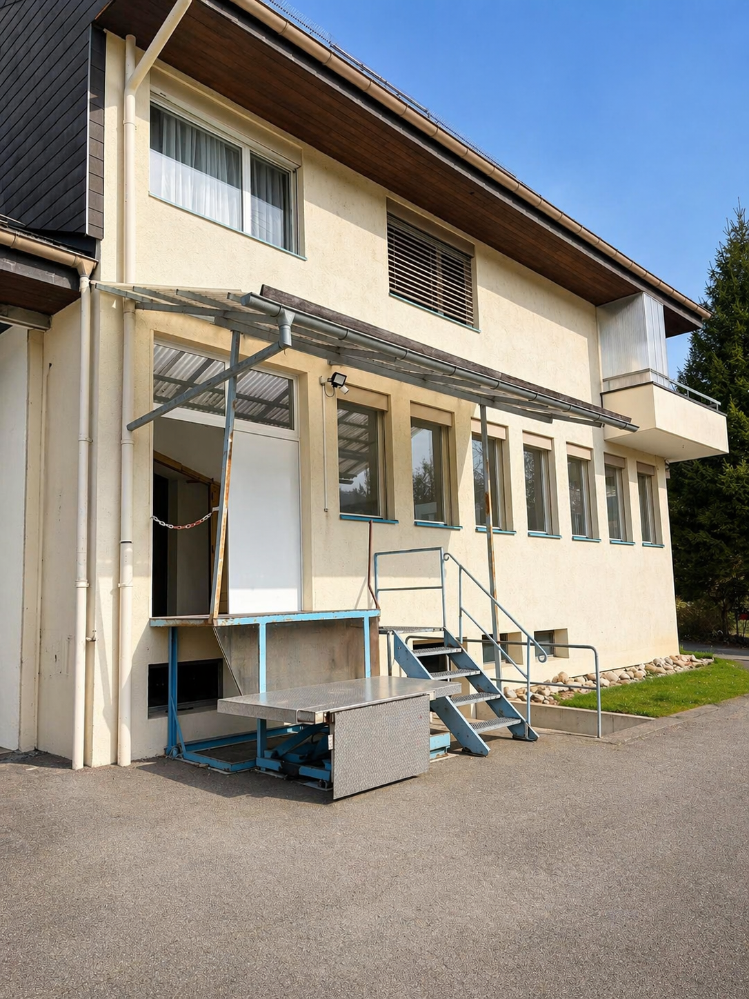140m² office
