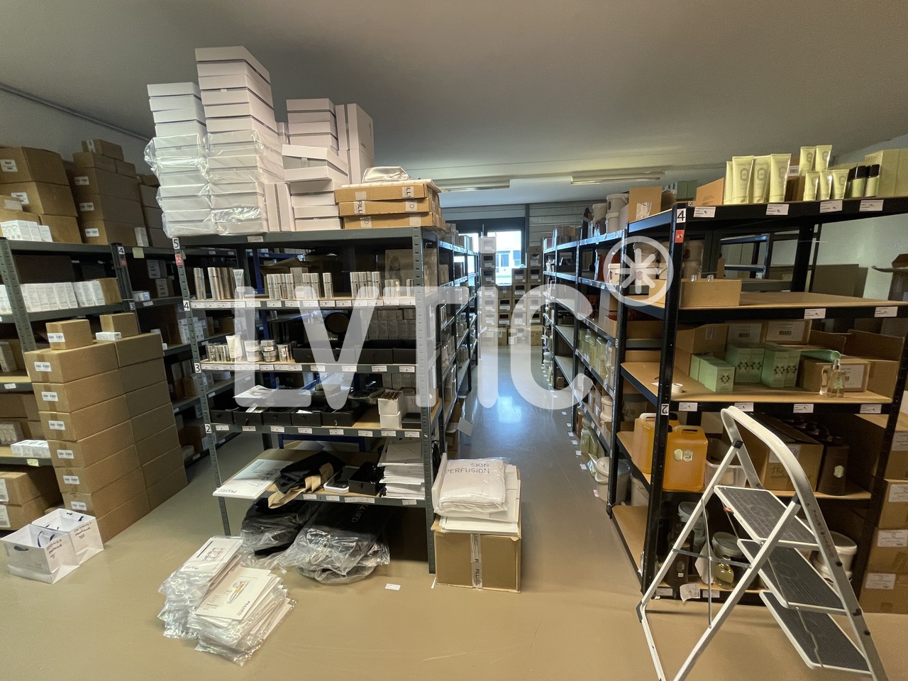 330m² office