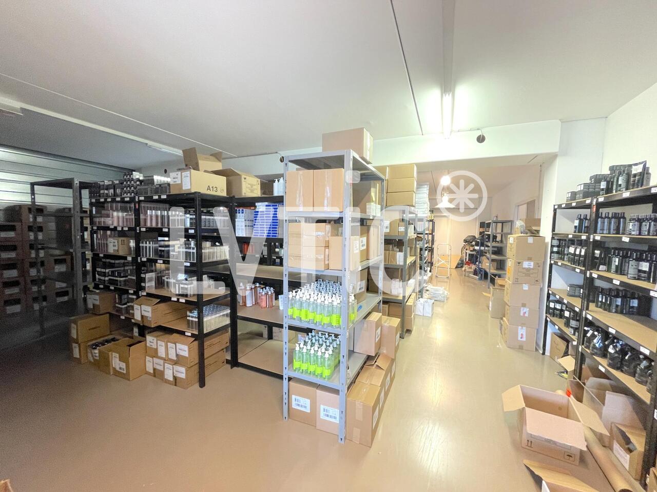 330m² office